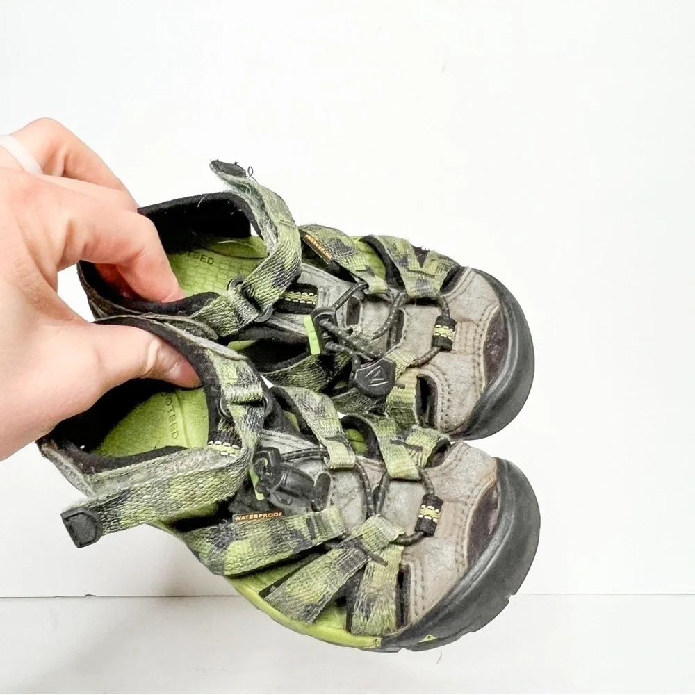 Keen Newport H2 Green Summer Water Sandals Size 11 Toddler